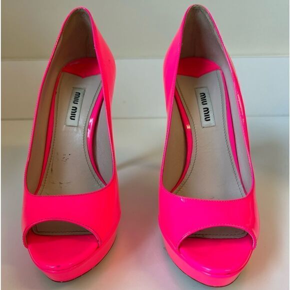 - Miu Miu Patent Leather Peep Toe Pumps. Excellent Condition. Size 7 - Picture 6 of 8